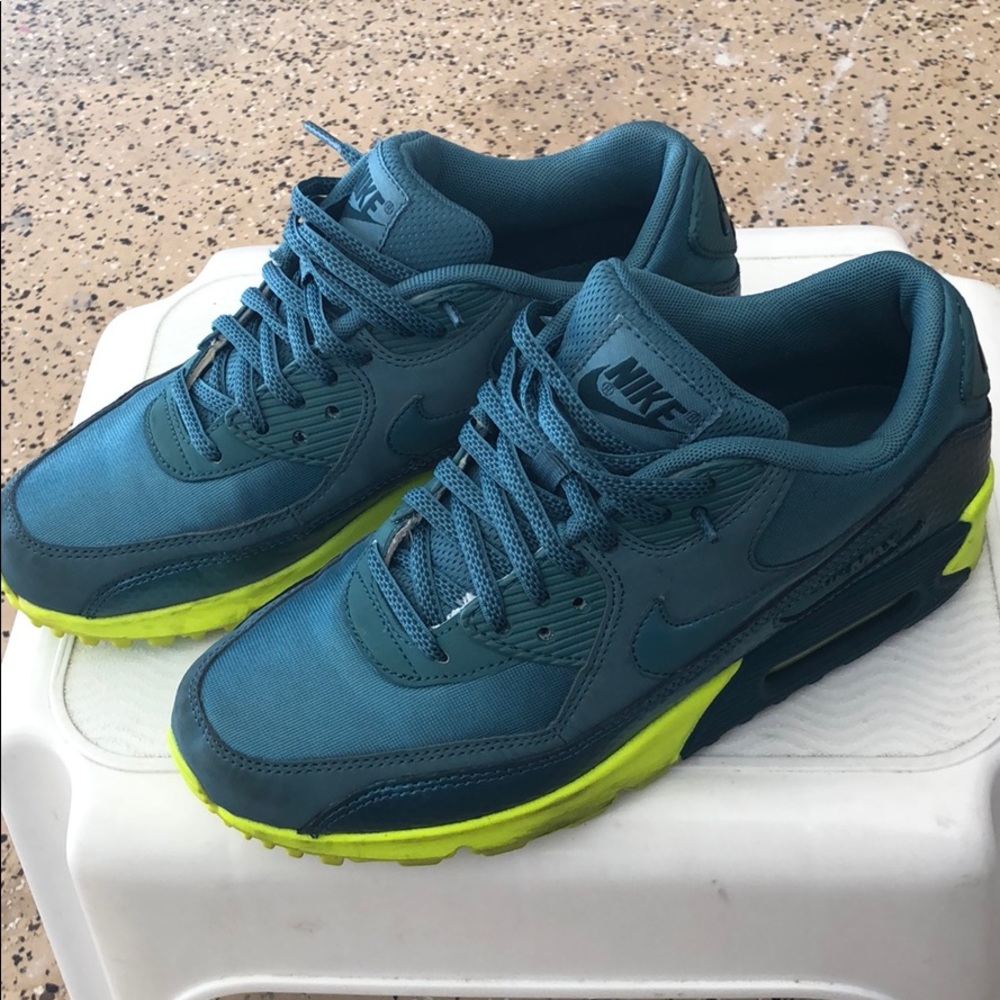 Authentic Nike Air Max 90 W7.5